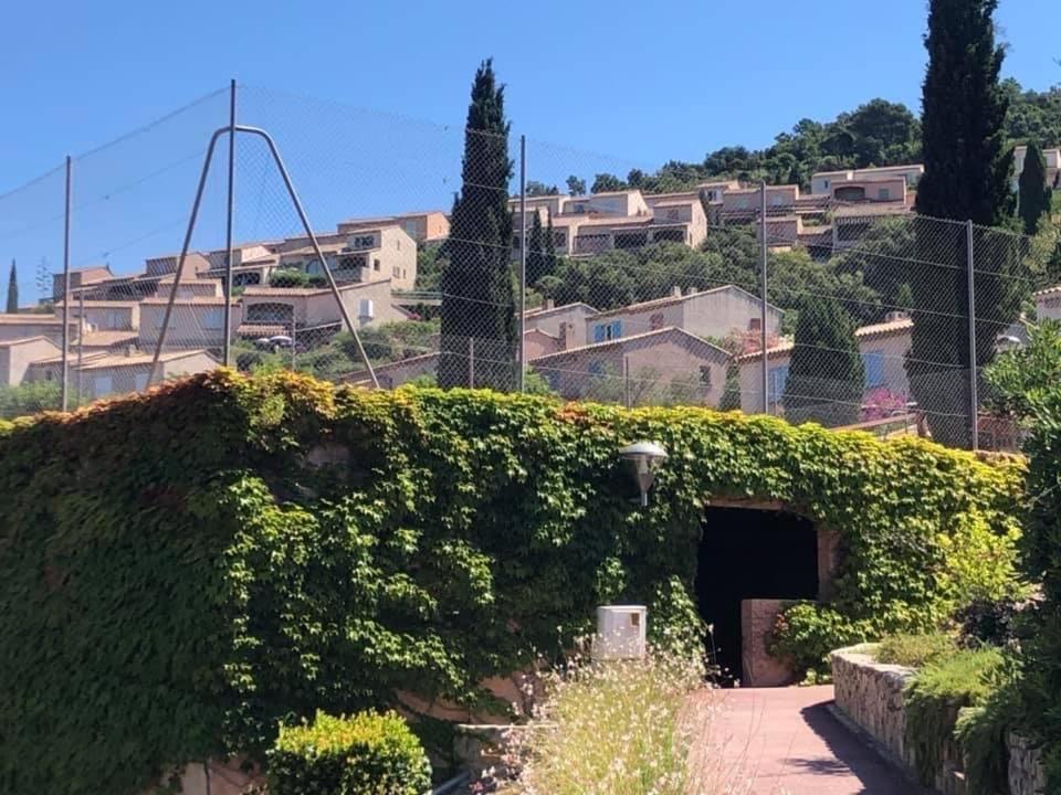 10 A 12 Pers Famille Amateurs Randonnee Boulouris Panorama Saint Raphael Tennis Piscine Partage Exterior foto